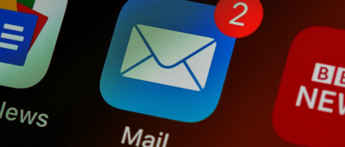 Une notification de message qui arrive sur un téléphone
