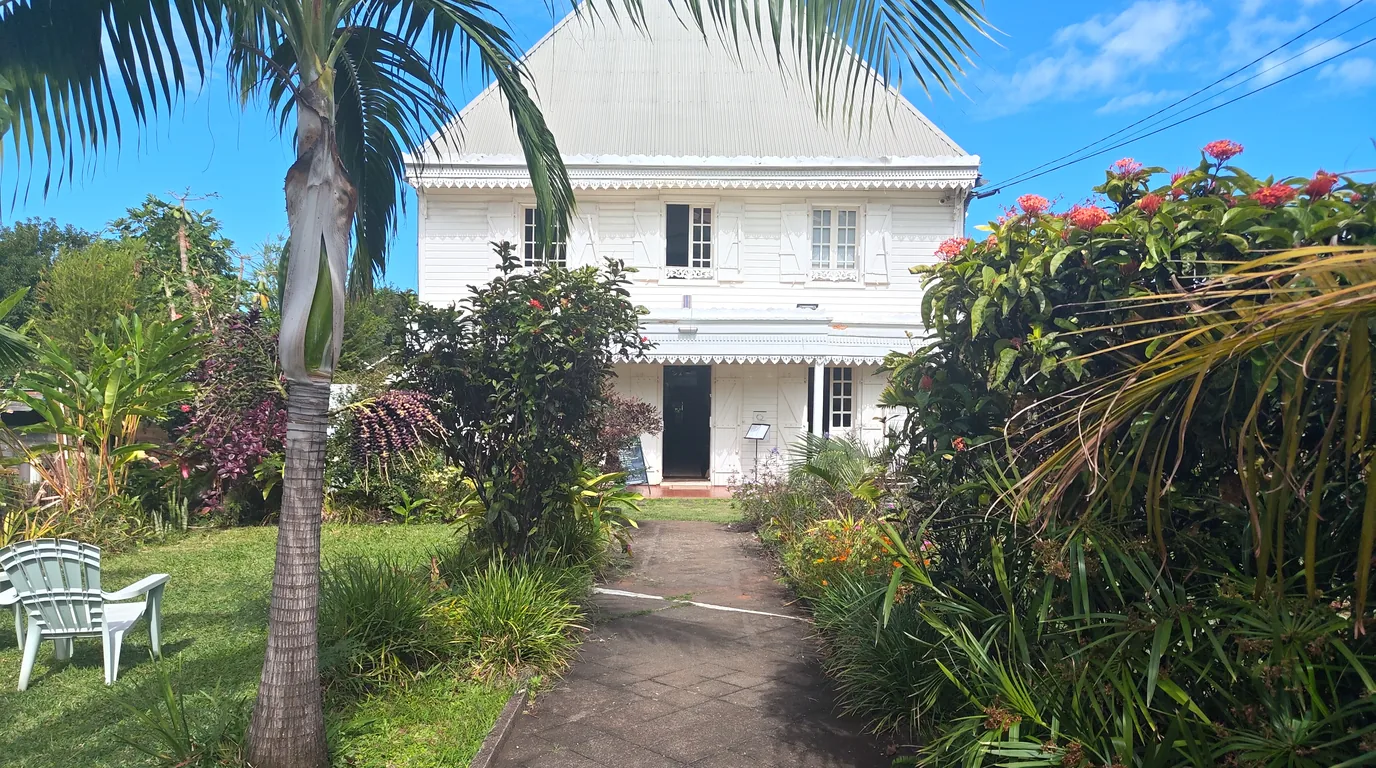 L'Entracte, Petite-Île